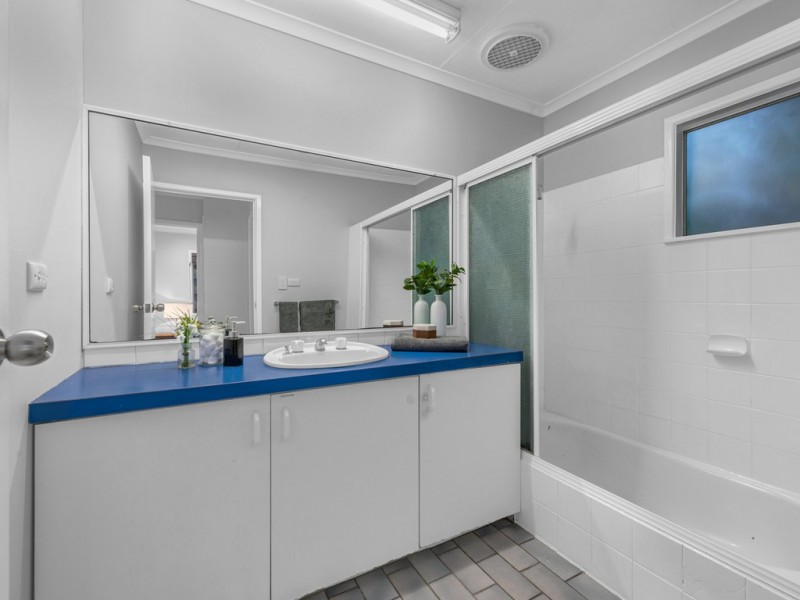 80 Lancelot Street, Tennyson QLD 4105