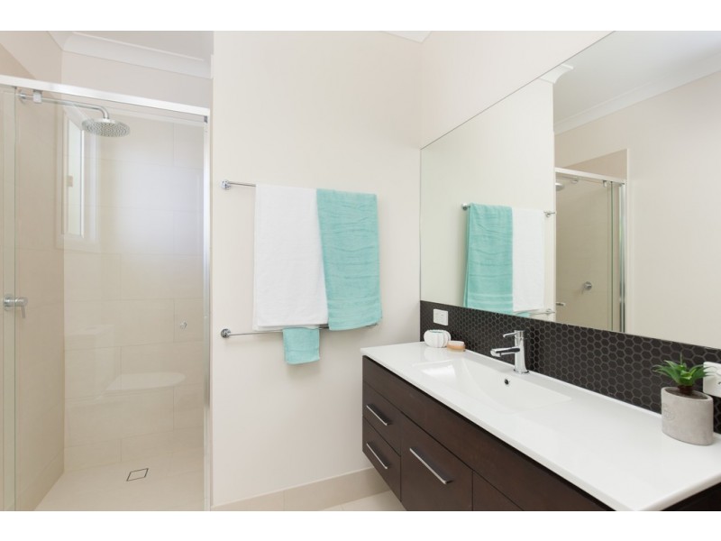 2 and 3/34 Aubigny Street, Annerley QLD 4103