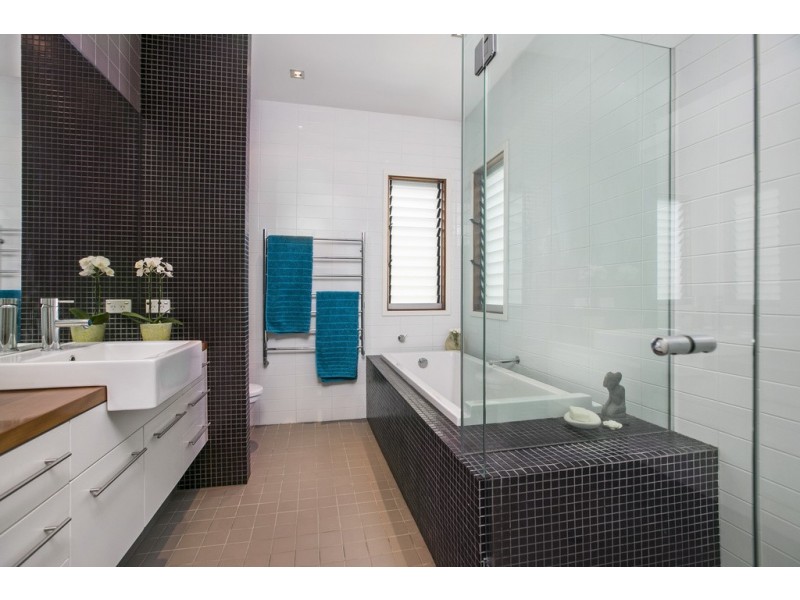 5 Wilkins Street East, Annerley QLD 4103