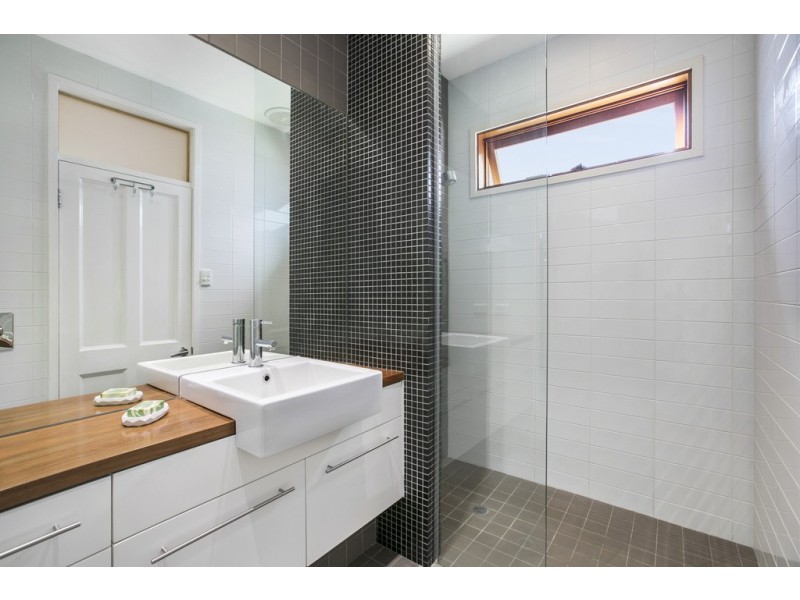 5 Wilkins Street East, Annerley QLD 4103