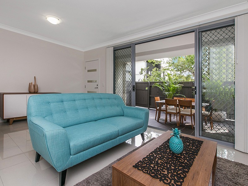 2/11 Cottenham Street, Fairfield QLD 4103