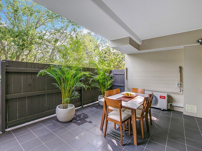 2/11 Cottenham Street, Fairfield QLD 4103