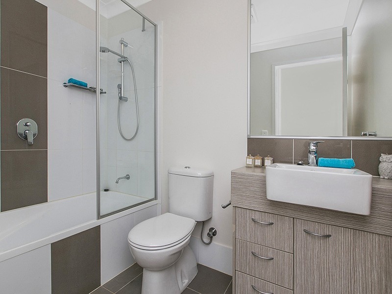 2/11 Cottenham Street, Fairfield QLD 4103