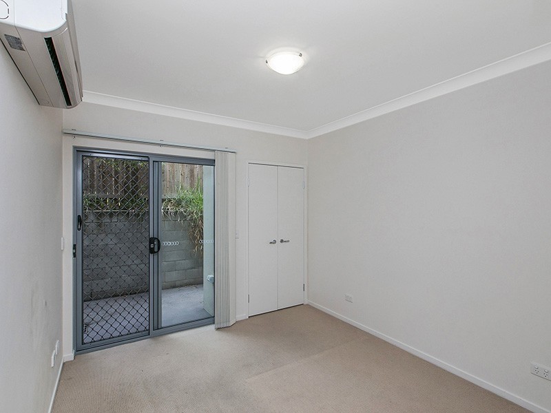2/11 Cottenham Street, Fairfield QLD 4103