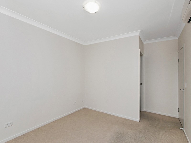 2/11 Cottenham Street, Fairfield QLD 4103