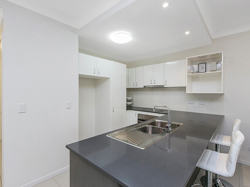 2/11 Cottenham Street, Fairfield QLD 4103