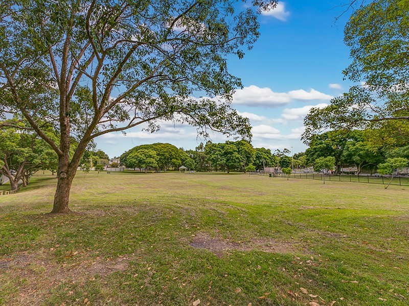 2/11 Cottenham Street, Fairfield QLD 4103