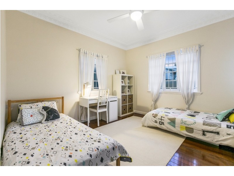 7 Sampson Street, Annerley QLD 4103