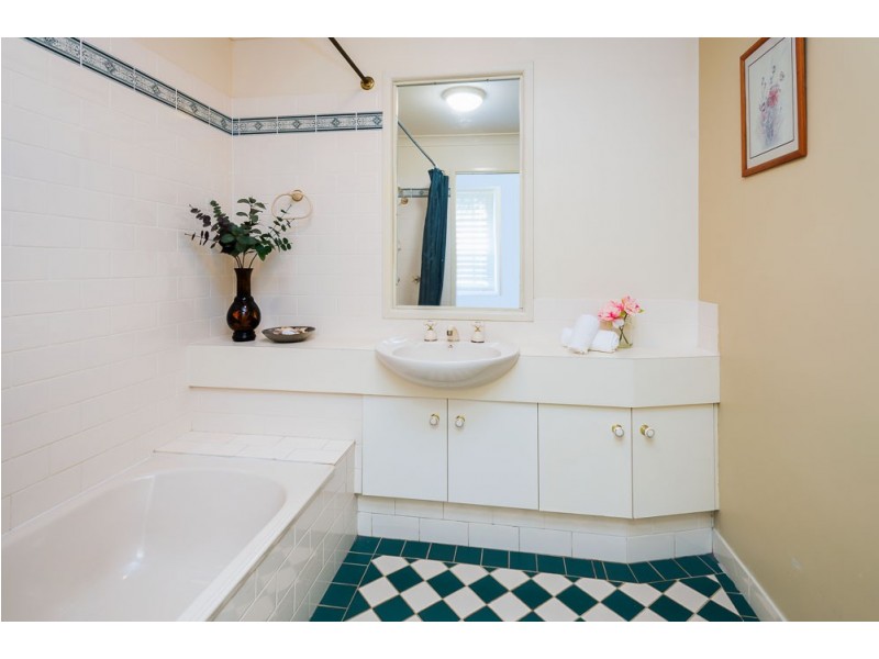 106 Hoff Street, Mount Gravatt East QLD 4122