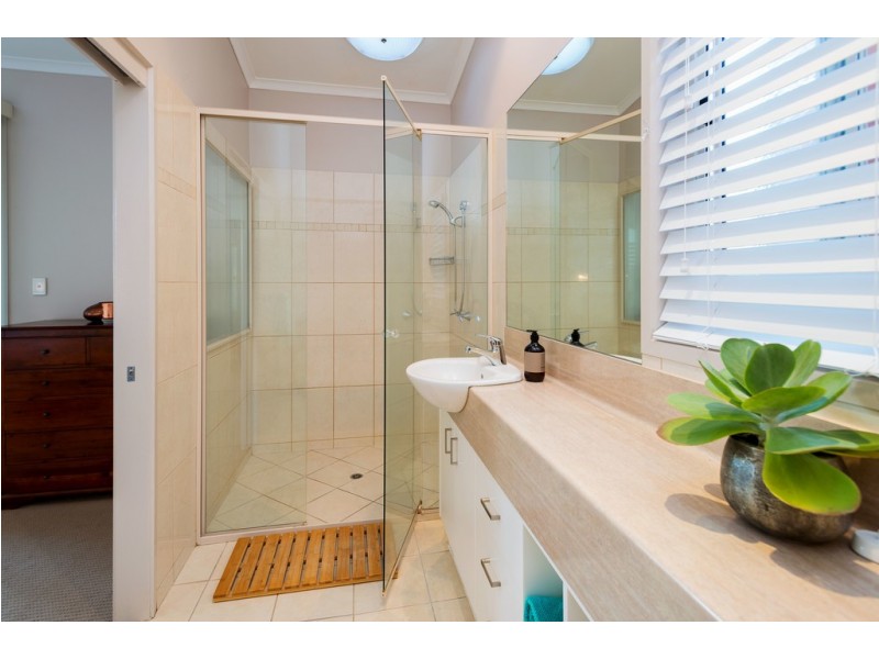 36 Hockings Street, Holland Park West QLD 4121