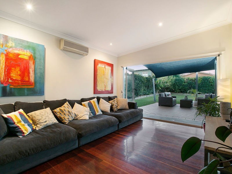 45 Lancelot Street, Tennyson QLD 4105