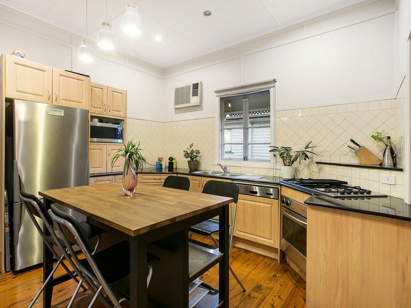 45 Lancelot Street, Tennyson QLD 4105