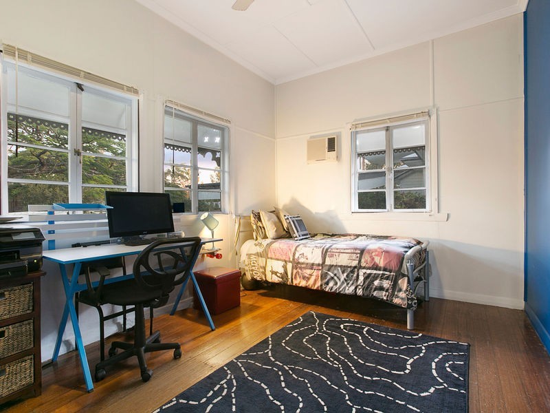 45 Lancelot Street, Tennyson QLD 4105