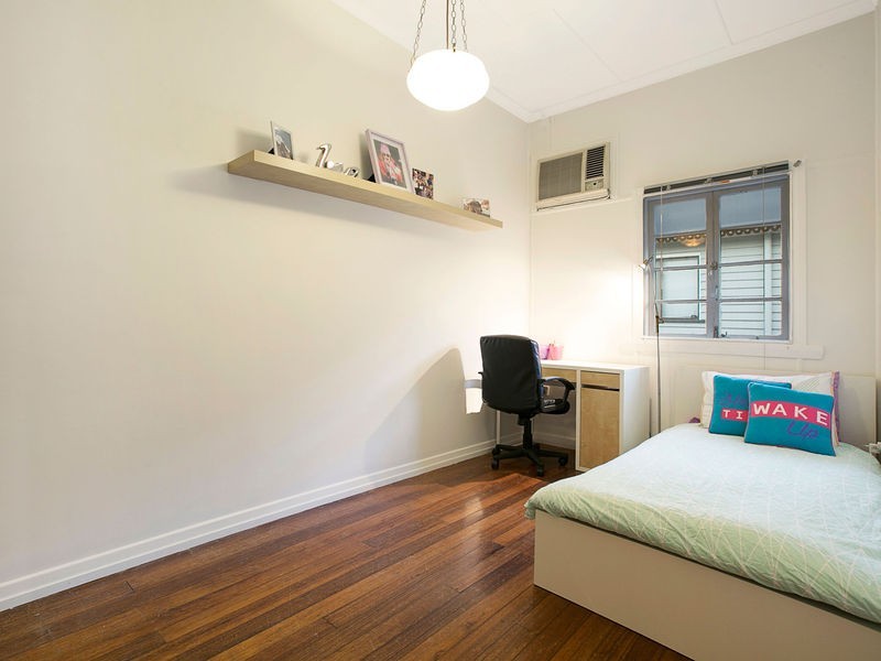 45 Lancelot Street, Tennyson QLD 4105