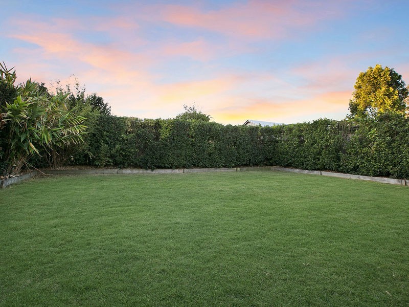 45 Lancelot Street, Tennyson QLD 4105