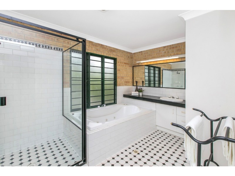 31 Brassey Street, Fairfield QLD 4103