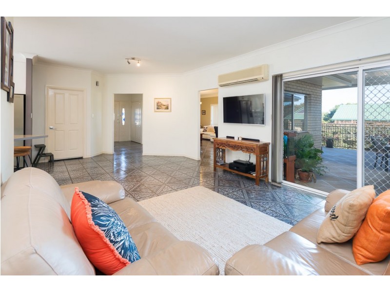 4 Vermeer Close, Mackenzie QLD 4156