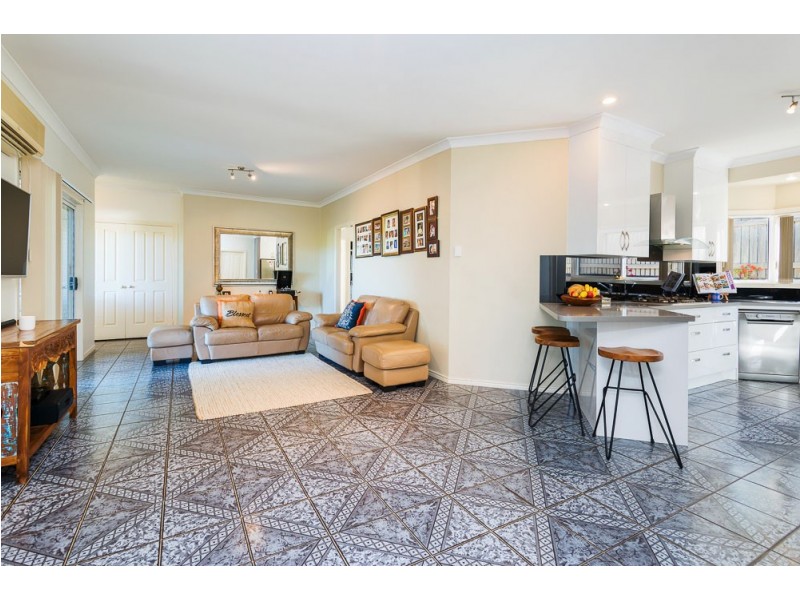 4 Vermeer Close, Mackenzie QLD 4156