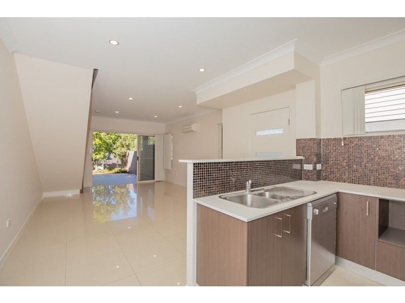 2/52 Helles Street, Moorooka QLD 4105