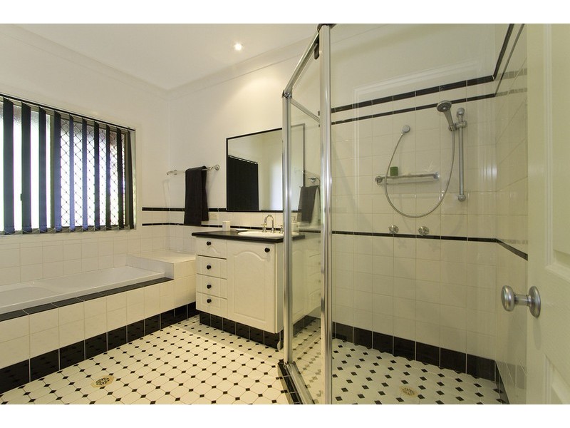 53 Castle Hill Drive South, Gaven QLD 4211
