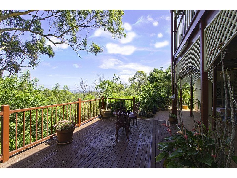 53 Castle Hill Drive South, Gaven QLD 4211