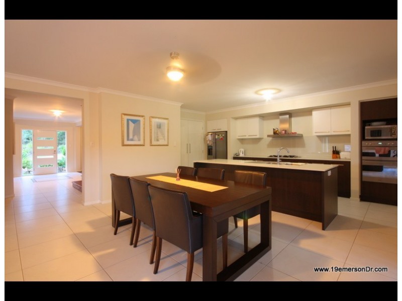 19 Emerson Drive, Bonogin QLD 4213