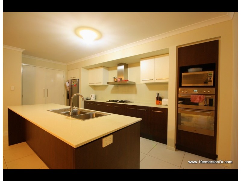19 Emerson Drive, Bonogin QLD 4213