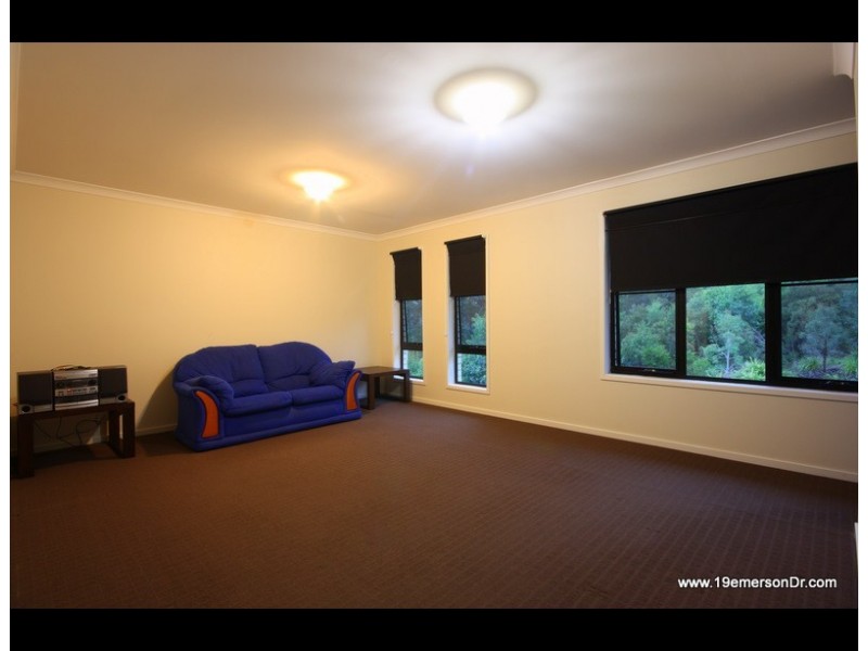 19 Emerson Drive, Bonogin QLD 4213