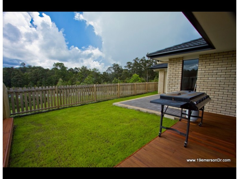 19 Emerson Drive, Bonogin QLD 4213