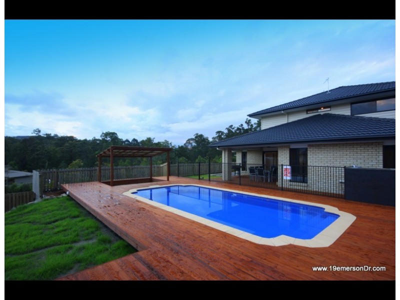 19 Emerson Drive, Bonogin QLD 4213