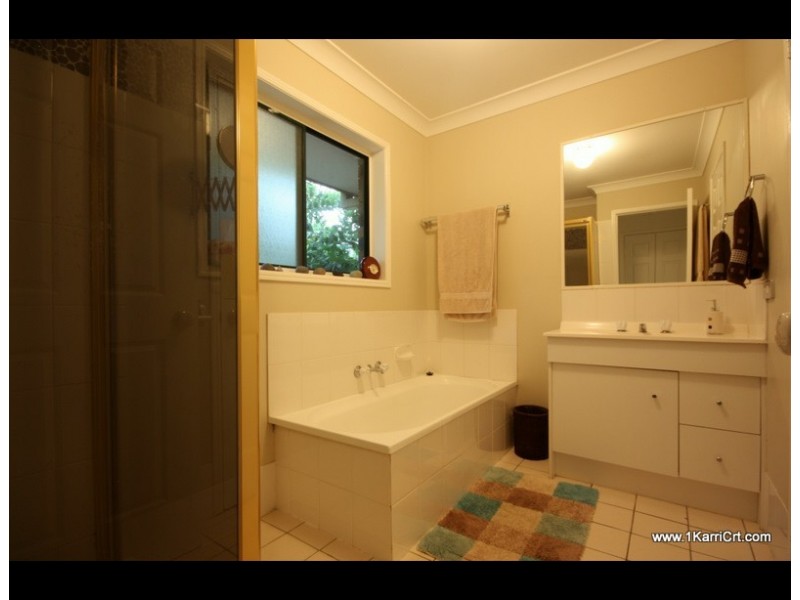 2/1 Karri Crt, Burleigh Heads QLD 4220