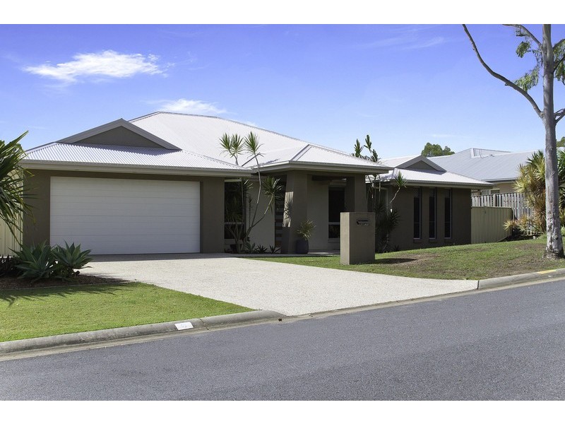 9 Huxley Court, Pacific Pines QLD 4211