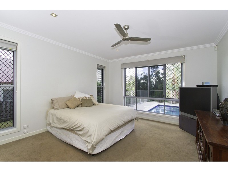 9 Huxley Court, Pacific Pines QLD 4211