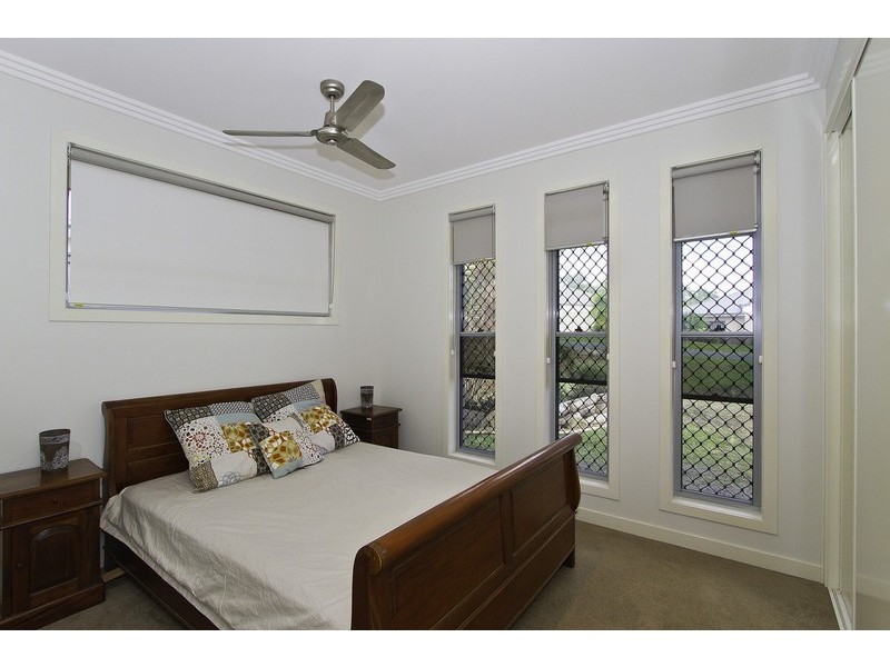 9 Huxley Court, Pacific Pines QLD 4211