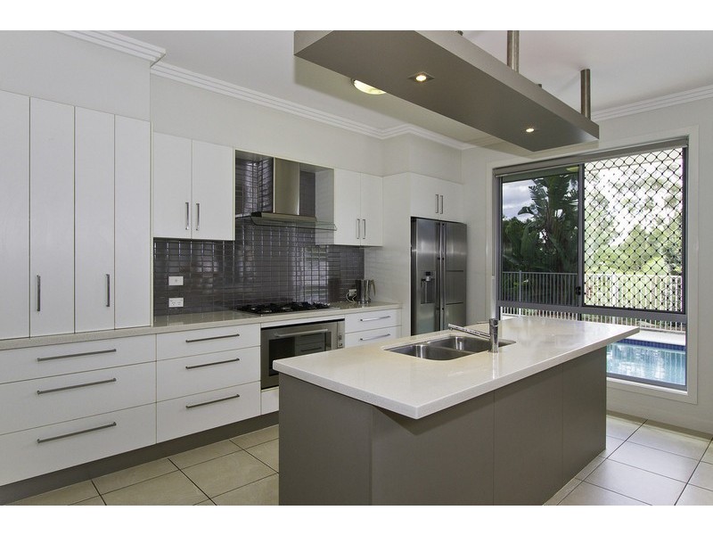 9 Huxley Court, Pacific Pines QLD 4211