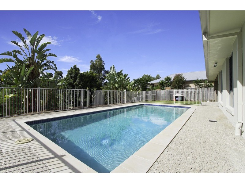 9 Huxley Court, Pacific Pines QLD 4211