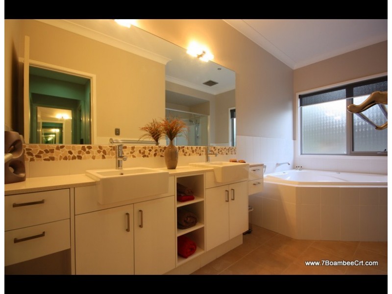7 Boambee Court, Reedy Creek QLD 4227