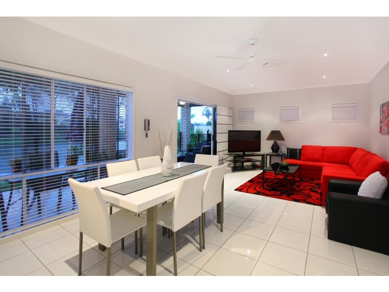 17 Valetta Crescent, Varsity Lakes QLD 4227