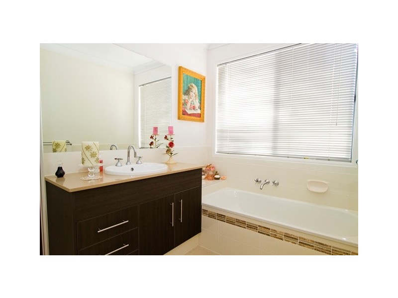 17 Laceflower Court, Reedy Creek QLD 4227