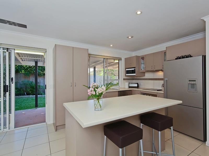 8 Southlake Drive, Varsity Lakes QLD 4227