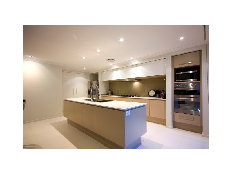 96 Observatory Drive, Reedy Creek QLD 4227