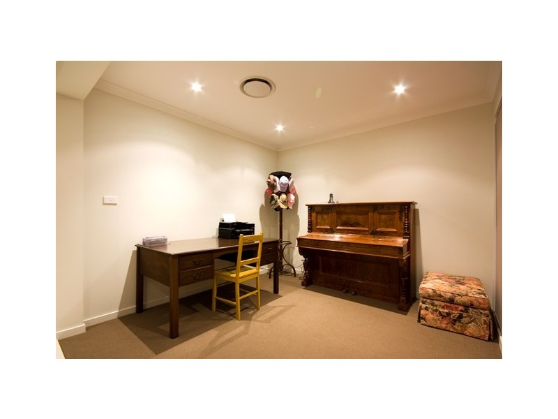 96 Observatory Drive, Reedy Creek QLD 4227