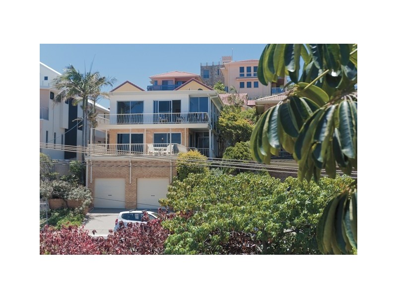 11 Kelly Ave, Miami QLD 4220