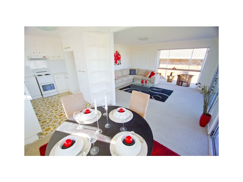 11 Kelly Ave, Miami QLD 4220