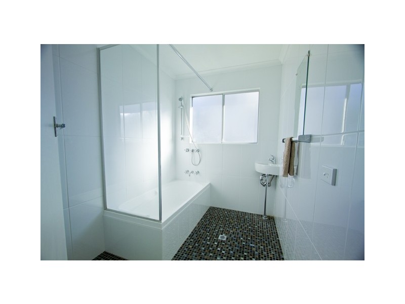 11 Kelly Ave, Miami QLD 4220