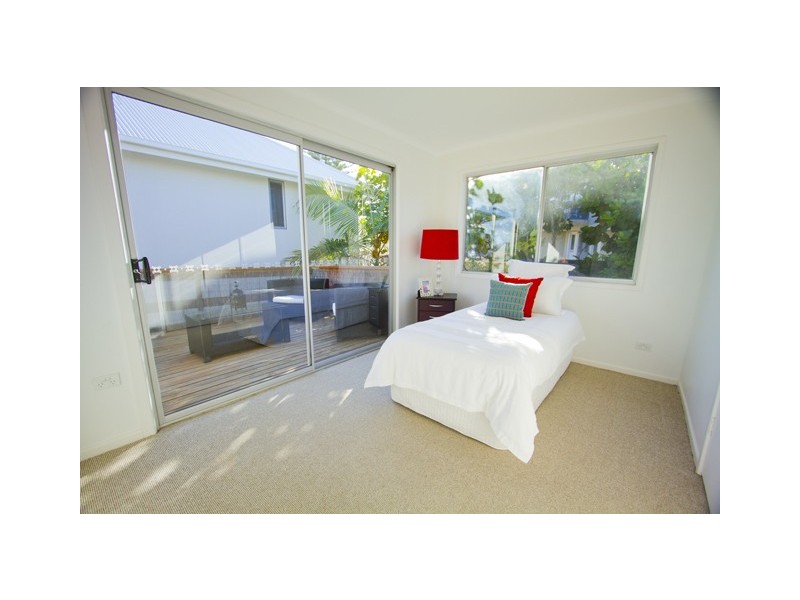 11 Kelly Ave, Miami QLD 4220