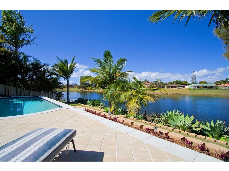 18 Honeyeater Drive, Burleigh Waters QLD 4220