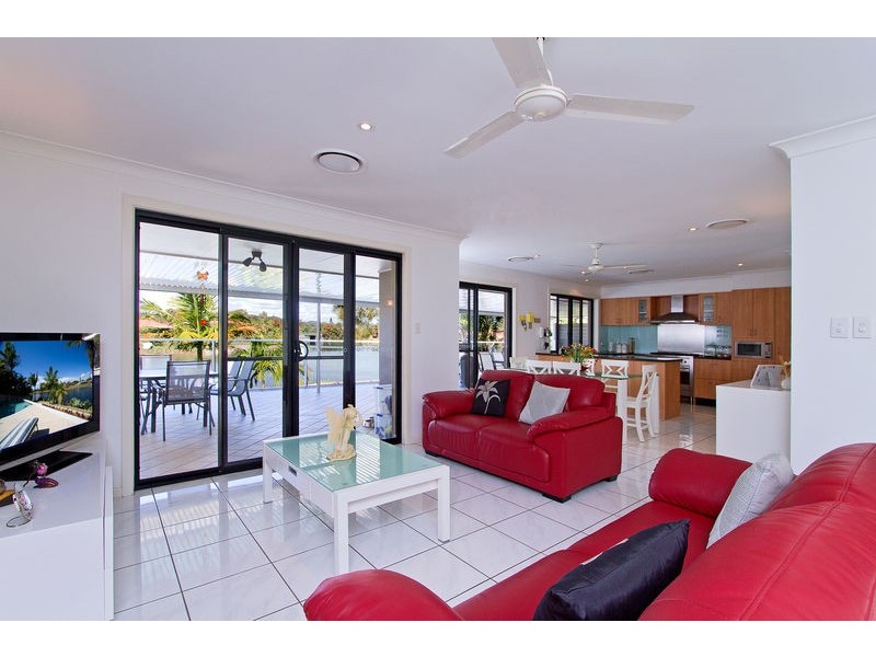 18 Honeyeater Drive, Burleigh Waters QLD 4220