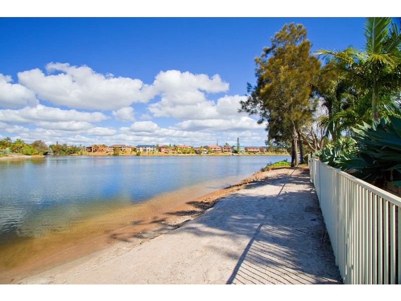 18 Honeyeater Drive, Burleigh Waters QLD 4220