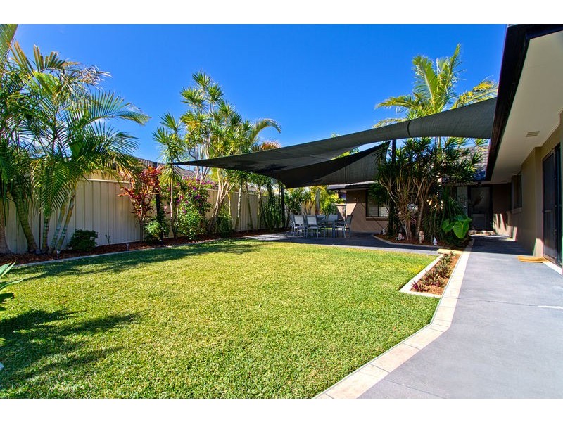 18 Honeyeater Drive, Burleigh Waters QLD 4220